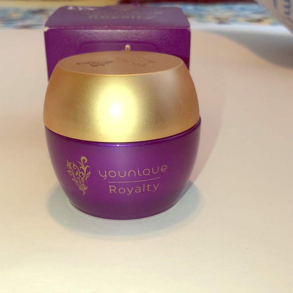 Younique Royalty Exfoliating Mask